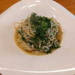 ななくさ食堂 - 釜あげシラスと生青のりのガーリックパスタ