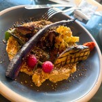 GARDEN HOUSE HIROSHIMA - 黄エンドウ豆のフムスと野菜のグリル