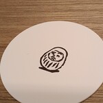 酒場ダルマ - キュートなお出迎え