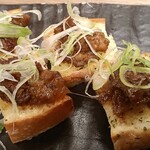 酒場ダルマ - 牛すじとトーストのヤヴァい組み合わせ