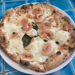 トラットリア ピッツェリア polipo - 無花果を使ったお洒落なクワトロフォルマッジ