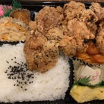 味通利 - 料理写真:唐揚げ弁当　¥790