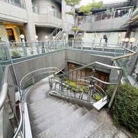 メゾン ポール・ボキューズ - 地下へ