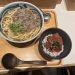 だし茶漬け+肉うどん えん - 肉うどんとミニマグロ丼