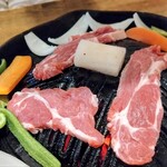 生ラム本舗 - ロースの焼き始め