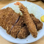 とんかつ山家 上野店 - ロースかつ定食＋海老フライ＋カキフライ。プチ豪遊。