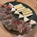 cafe brick - 生ハムとチーズの盛り合わせ