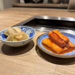 #にくといえばまつだ - 本日のキムチ（左：セロリ、右：山芋）