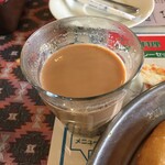 インド料理 パリワル - ネパール産茶葉を使った香りの良いチヤは、半分残しておいたセルロティと一緒にいただきました♪
