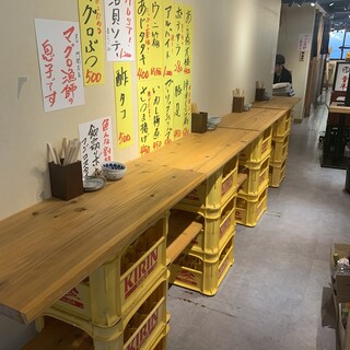 気軽に楽しめる立ち飲みスペース。わいわい賑やかな夜を☆