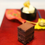 Global French Kitchen 雫 - ランチコース 2970円 のメゾンドゥースのデザート