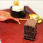 Global French Kitchen 雫 - ランチコース 2970円 のメゾンドゥースのデザート