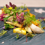 Global French Kitchen 雫 - ランチコース 2970円 の美女のサラダ