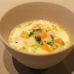 Global French Kitchen 雫 - ランチコース 2970円 の地蛤のクラムチャウダー