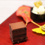 Global French Kitchen 雫 - ランチコース 2970円 のメゾンドゥースのデザート