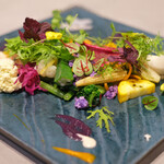 Global French Kitchen 雫 - ランチコース 2970円 の美女のサラダ