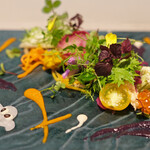 Global French Kitchen 雫 - ランチコース 2970円 の美女のサラダ