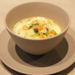 Global French Kitchen 雫 - ランチコース 2970円 の地蛤のクラムチャウダー