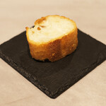 Global French Kitchen 雫 - ランチコース 2970円 のパン