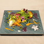 Global French Kitchen 雫 - ランチコース 2970円 の美女のサラダ