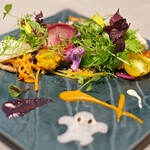 Global French Kitchen 雫 - ランチコース 2970円 の美女のサラダ