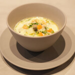 Global French Kitchen 雫 - ランチコース 2970円 の地蛤のクラムチャウダー