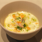 Global French Kitchen 雫 - ランチコース 2970円 の地蛤のクラムチャウダー