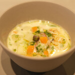 Global French Kitchen 雫 - ランチコース 2970円 の地蛤のクラムチャウダー