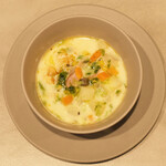 Global French Kitchen 雫 - ランチコース 2970円 の地蛤のクラムチャウダー