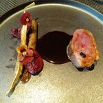 レストラン ラ・フロレゾン・ドゥ・タケウチ - 北海道産チェリバレー鴨のヴァンダンジュ風 新ごぼうのグレックとヴェルジュ風味の黒いちじく 香茸のエッセンスソースで