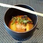 レストラン ラ・フロレゾン・ドゥ・タケウチ - 様々な旬の魚介類と海の幸のスープ サフランの香るクスクスと共に プロヴァンス風グリッシーニを添えて