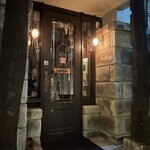 Radio - R6.10  店舗前