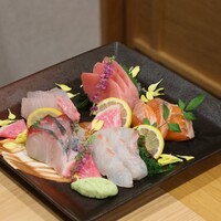 和食 いぶり別邸 有楽町店 - 刺身5点盛り(本まぐろ入)