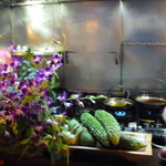 ゆうなんぎい - カウンターにおいてあるゴーヤ