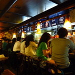 ゆうなんぎい - カウンター席も盛り上がってます