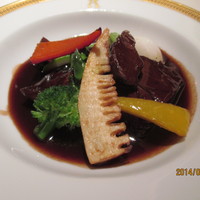 アピシウス - ◆和牛頬肉のブレゼ 春野菜添え
                