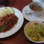 Asian Dining & Bar SAPANA - ランチ ガパオライス 1,050円 全景