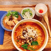 中華旬彩 森本 - 金の胡麻香る濃厚担々麺とミニよだれ鶏