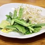Saigon Pho 39 - フォーに付く草