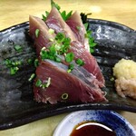 とん八 - 戻りかつお刺身 550円(税込)(2024年10月10日撮影)