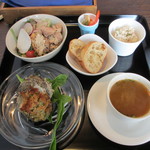 cafe Life Force - 小坪かず丸のさざえのオーブングリル エスカルゴ風と彩り鎌倉野菜とグリルチキンのサラダ