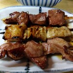 とん八 - タン・シロ・カシラ各110円(税込)(2024年9月11日撮影)