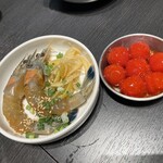 韓国料理サイサイ - カンジャンセウとトマトキムチ