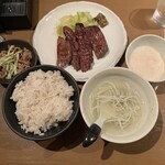 牛たん若 泉店 - 