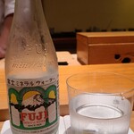 鮨 さかい - お飲み物①FUJI ミネラルウォーター(山梨)