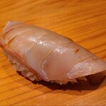 鮨 さかい - ⑭秋鰆(長崎県産)漬け
      産卵は春～夏、旬は秋～春
      旬の走りの秋鰆、軽めの寝かせだが溶けるような舌触り、脂がのりしっとりとした旨みが拡がります