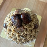 パティスリー リョーコ - 巻き毛の王子様のような独特な栗ペースト絞りの美しさも堪能。