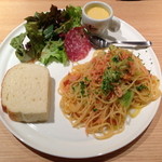カルテット - 本日のパスタプレートランチ「桜えびと春キャベツのスパゲッティ」（１，１００円）これにコーヒーor紅茶がつきます。２０１４年４月