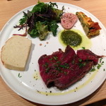 カルテット - 徳島県産阿波牛のローストビーフプレートランチ（１，３００円）これにコーヒーor紅茶がつきます。２０１４年４月