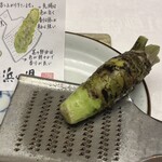 食べるお宿 浜の湯 - 生の山葵。すって刺身や肉に